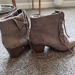 Gray winter boots